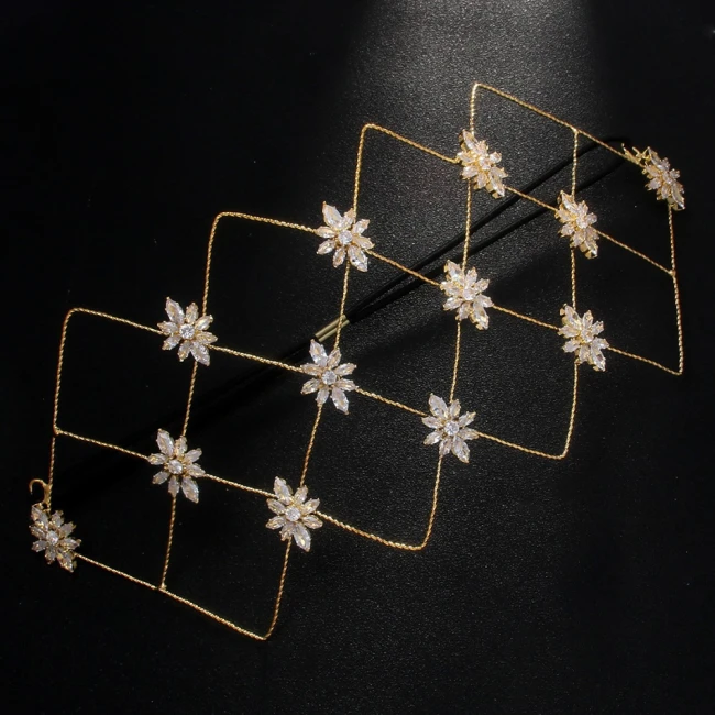 прикраса у вигляді маски