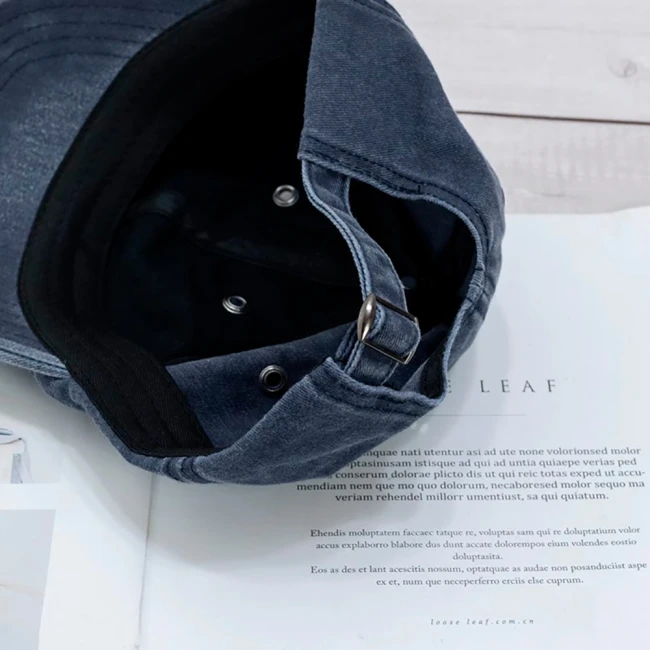 кепка з гнутим козирком