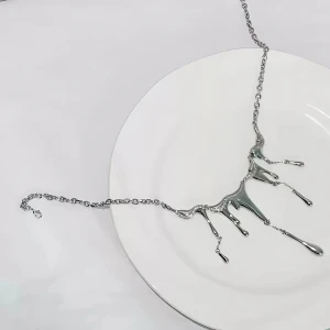 женское украшение на шею