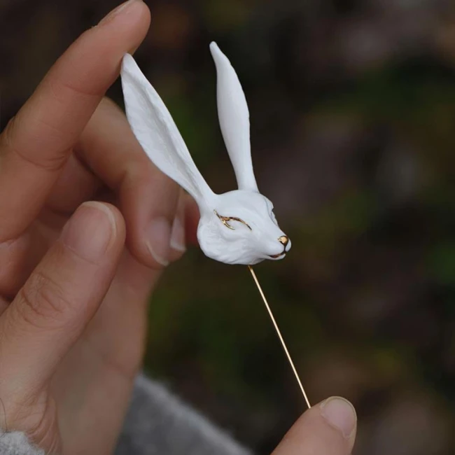 брошь белая лиса