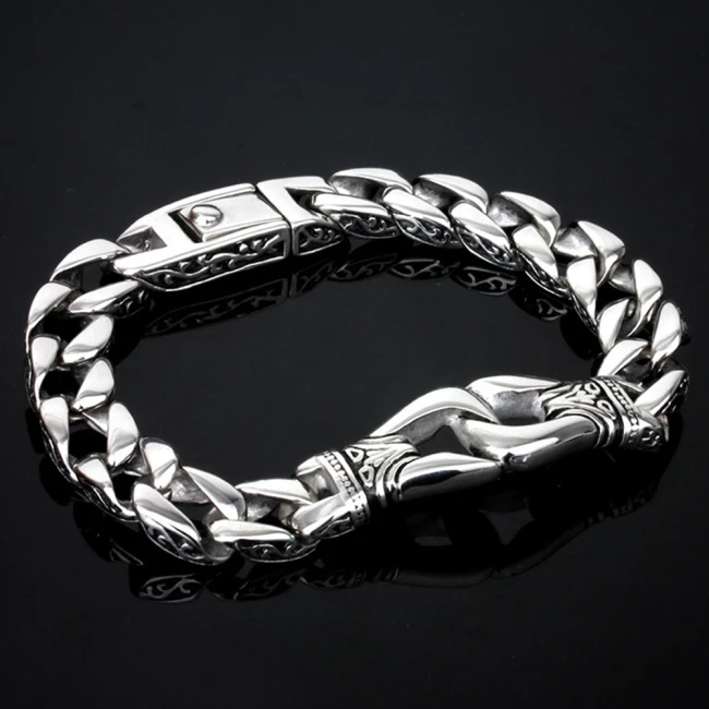 масивний чоловічий браслет,