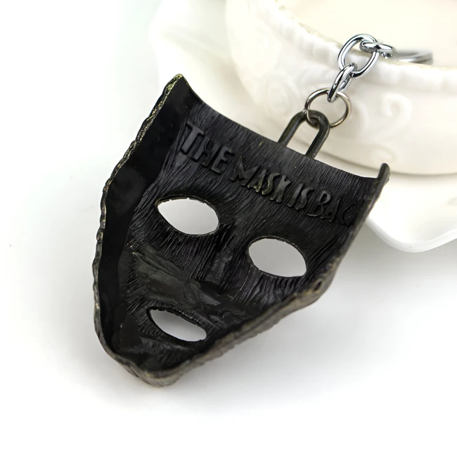 брелок в виде маски