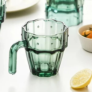 Прозорий кухоль із кактусом прозорий кухоль