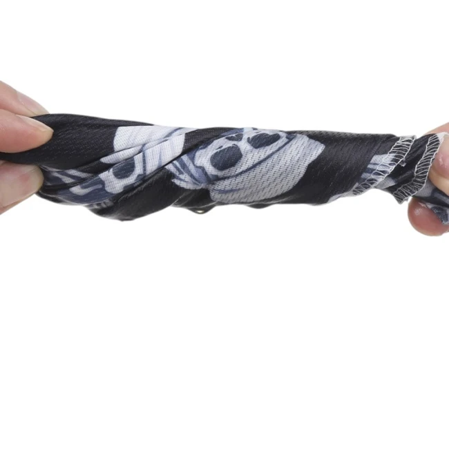 бандана в піратському стилі,