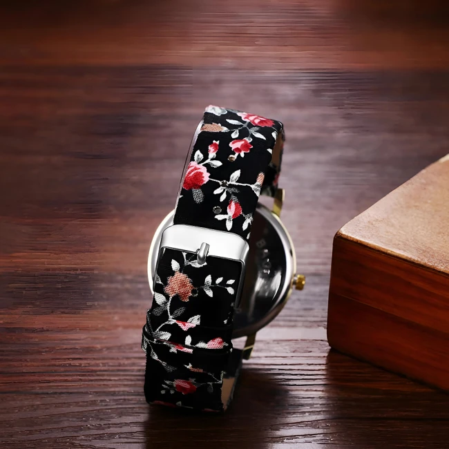 часы с цветочным принтом