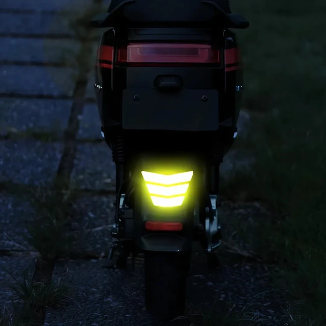 светоотражающие наклейки на скутер