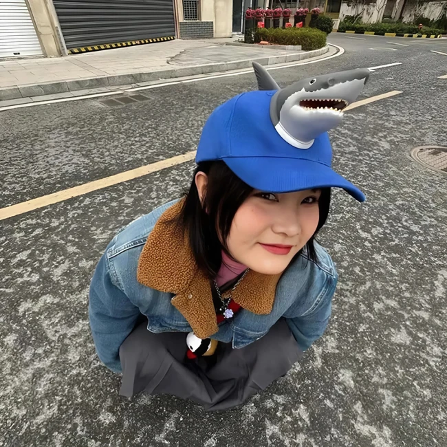 кепка з акулою