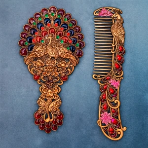 зеркало и расческа