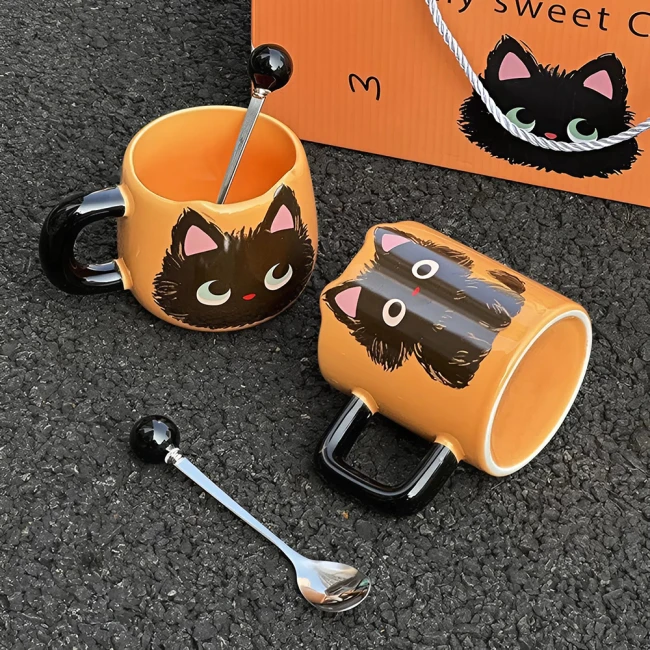 набор чашек с ложками