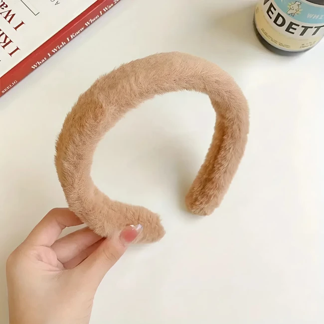 набір шпильок і резинок