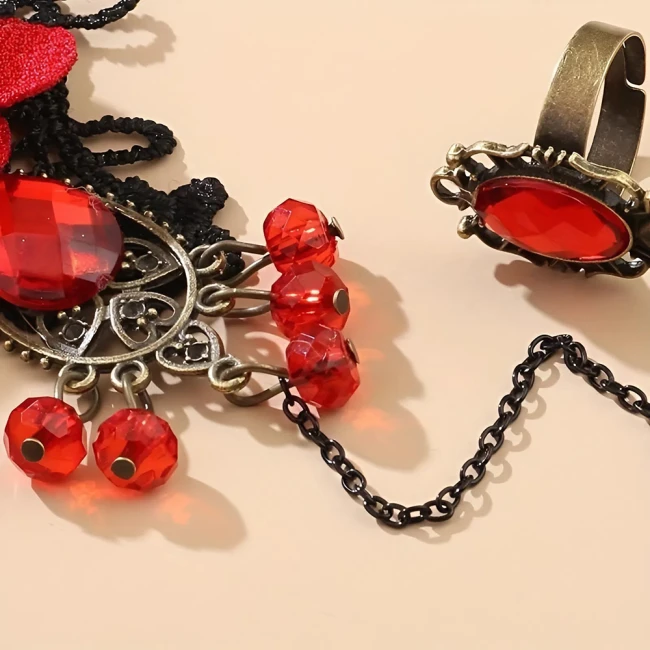 прикраса на кисть руки