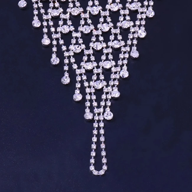 украшение на кисть руки