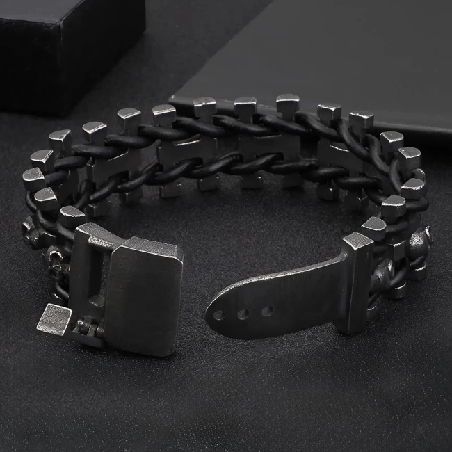 браслет з черепами