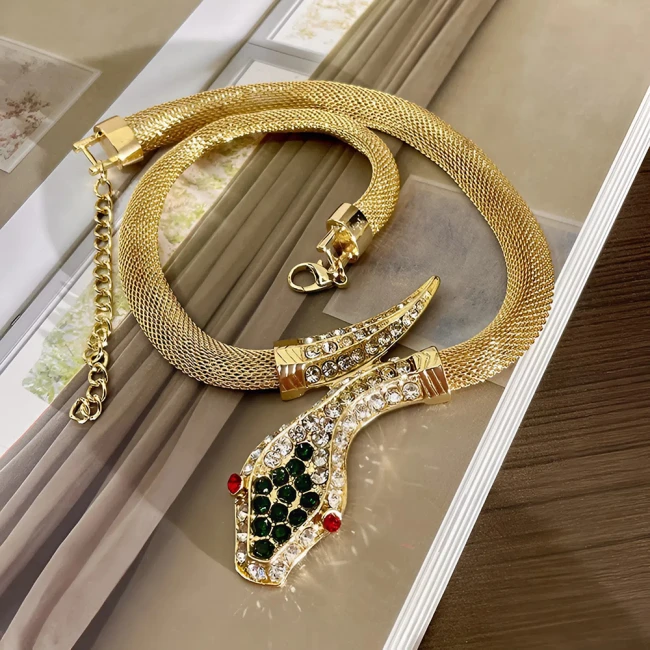 ожерелье со стразами