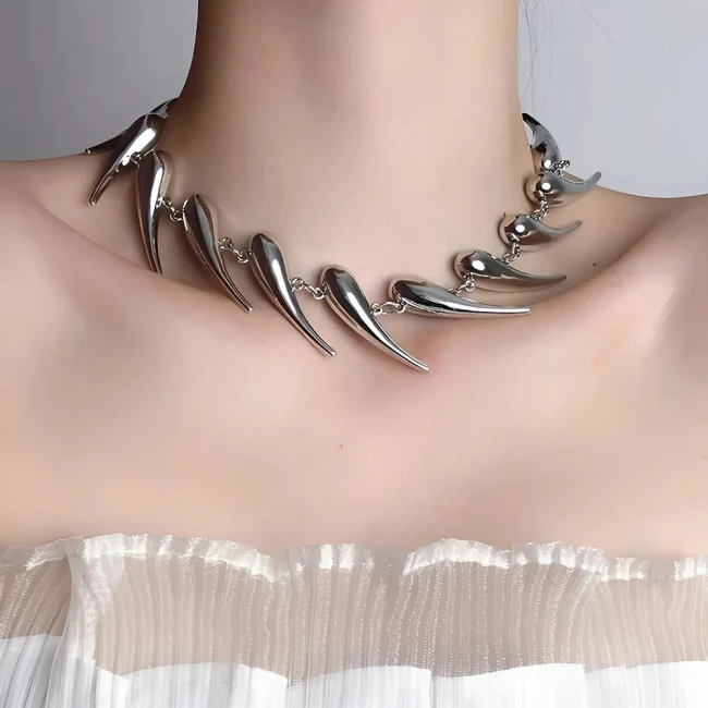 ланцюжок з шипами