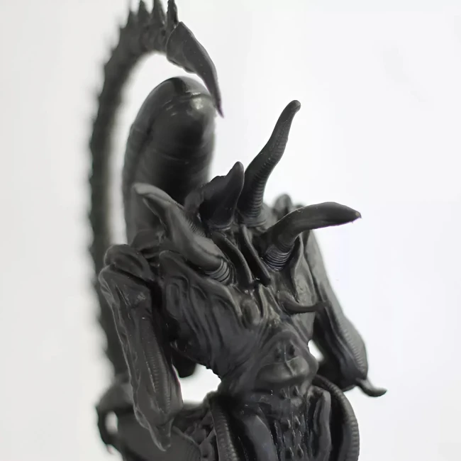 статуетка чужий