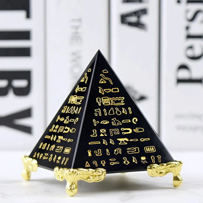 пірамідка з каменю