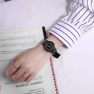 Классические наручные часы с круглым циферблатом наручные часы