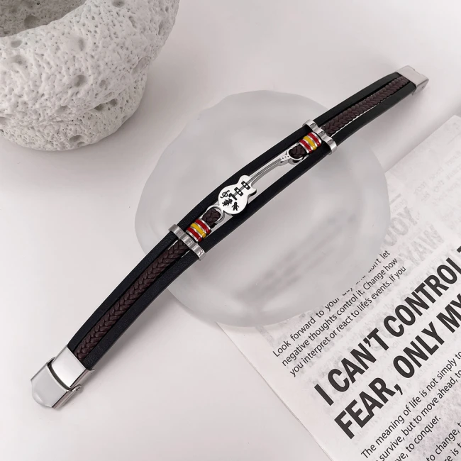 плетений браслет