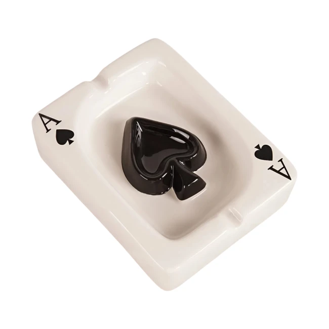 керамічна попільничка