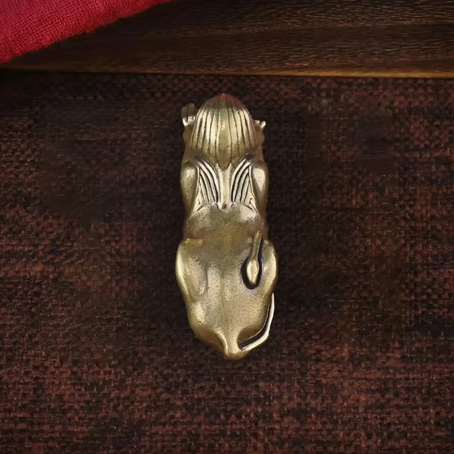 статуетка в єгипетському стилі