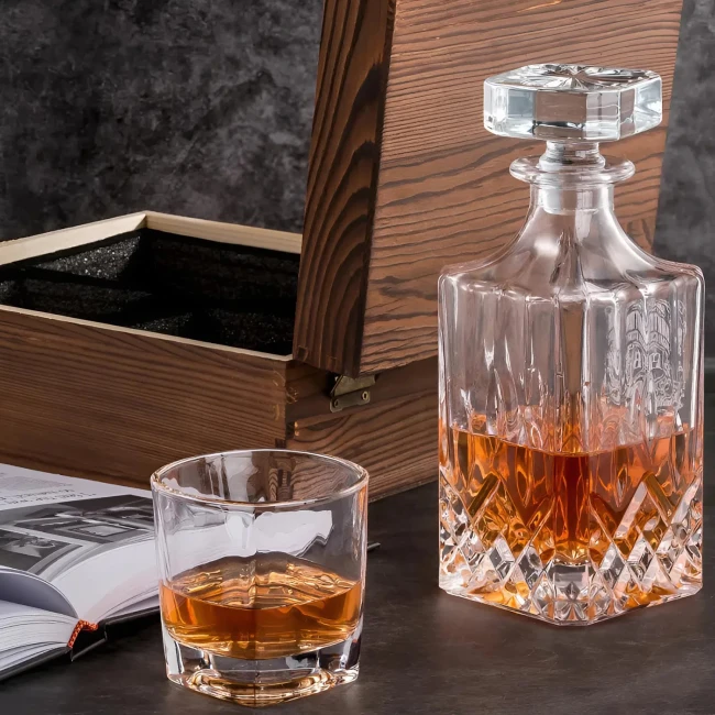 набір графин і келихи