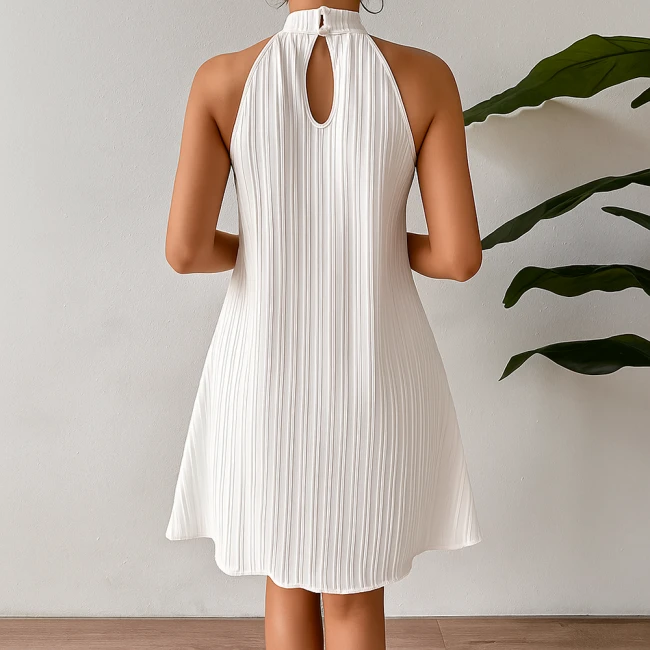 женское платье без рукавов