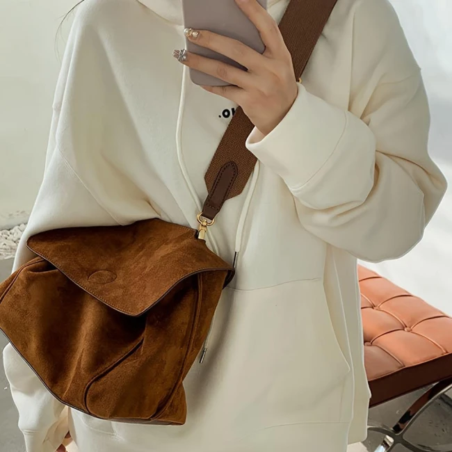 вместительная женская сумка