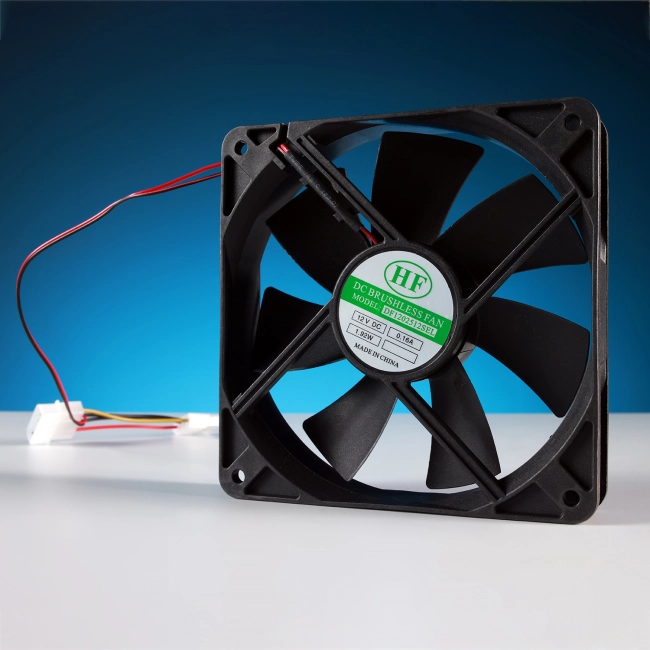 вентилятор 120х120 12в