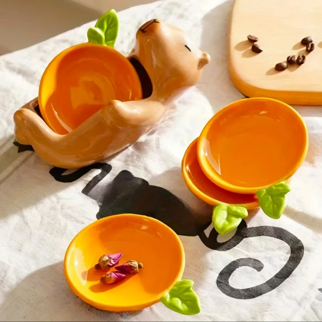 набір капібару з блюдцями