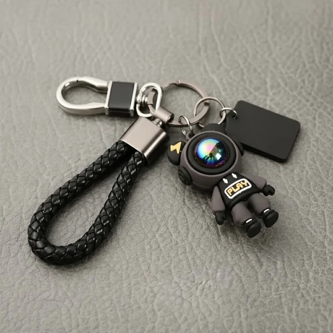 брелок космонавт