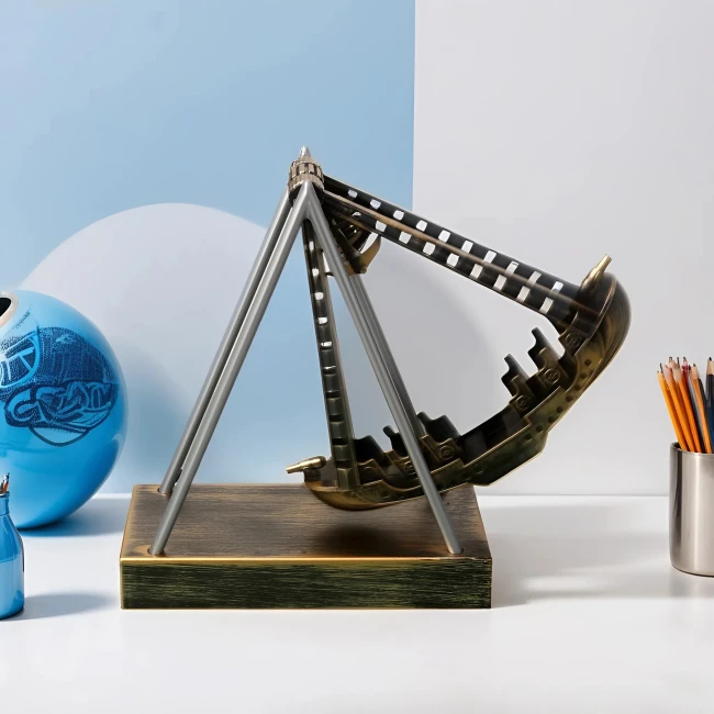 настольный маятник корабль