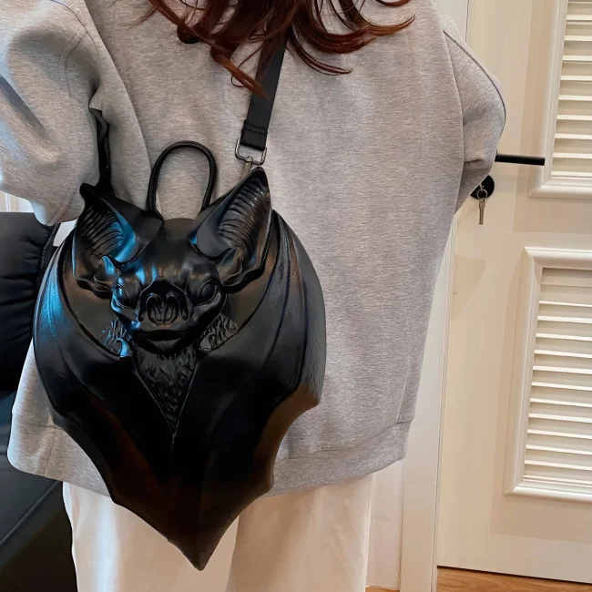 рюкзак с летучей мышью