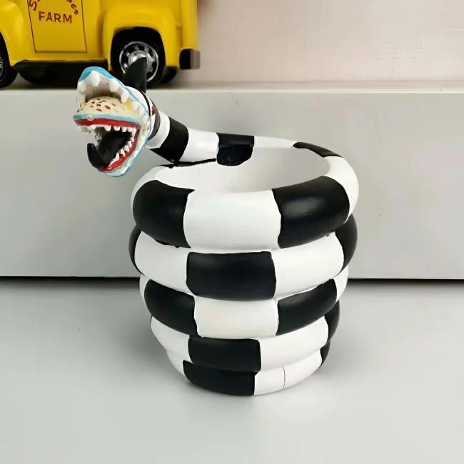 ваза у формі змії