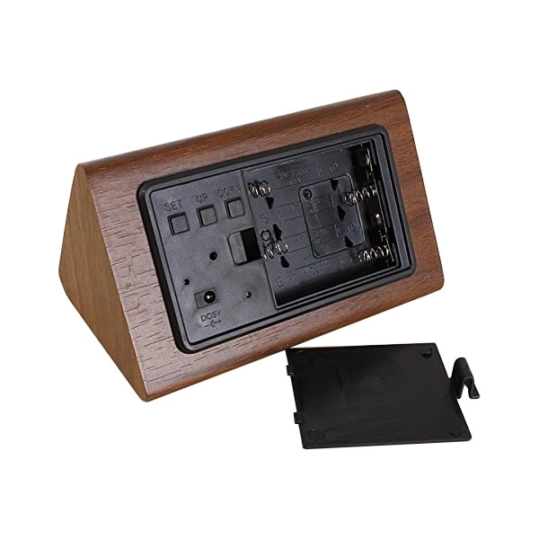 настольные часы в деревянном корпусе