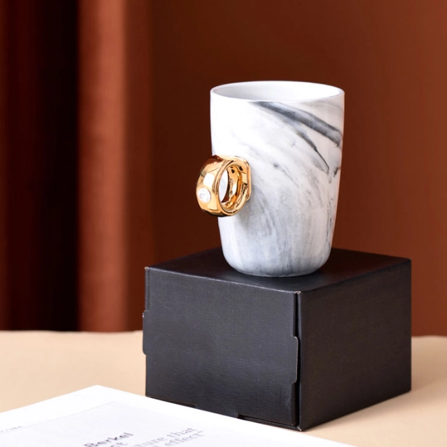 кружка с ручкой в виде кольца