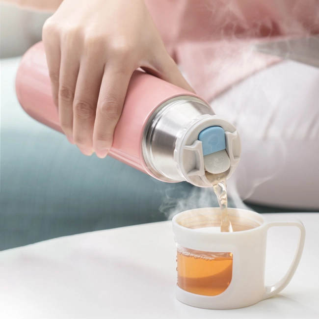 Термос із кнопкою клапаном