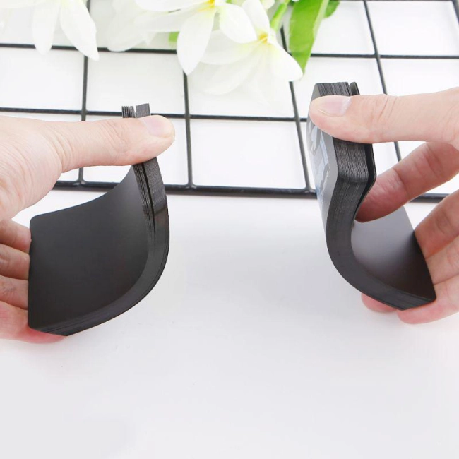 игральные карты черного цвета