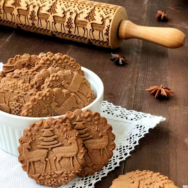 деревянная скалка с узором