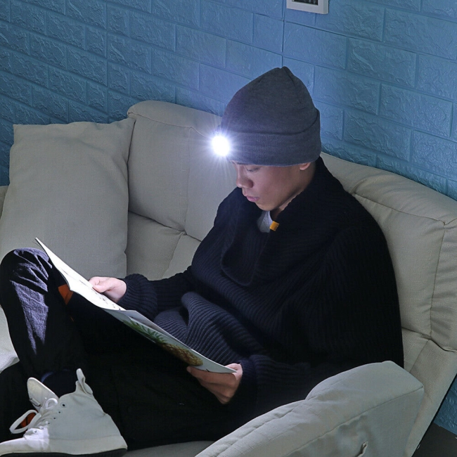 зимова шапка з ліхтариком