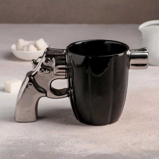 кружка ручка пистолет