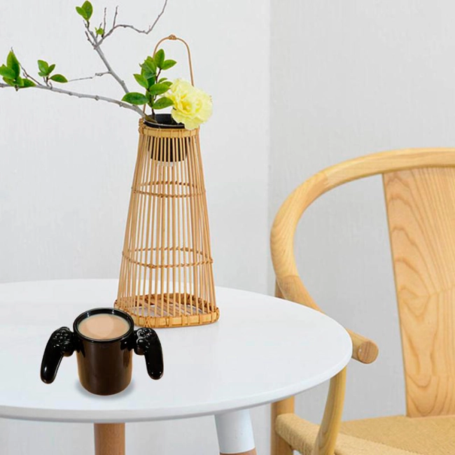 чашка для кави з джойстиком