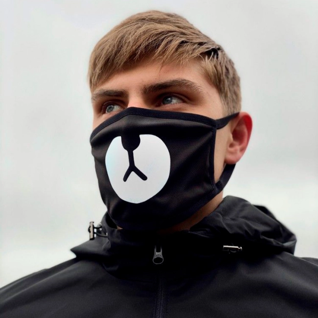 маска в наявності аніме