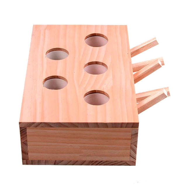 дерев'яна іграшка для кішки