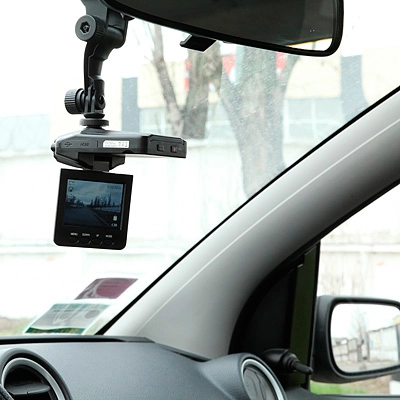 автомобильный видеорегистратор с монитором