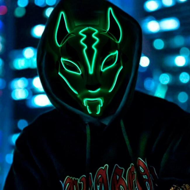 светящаяся в темноте маска