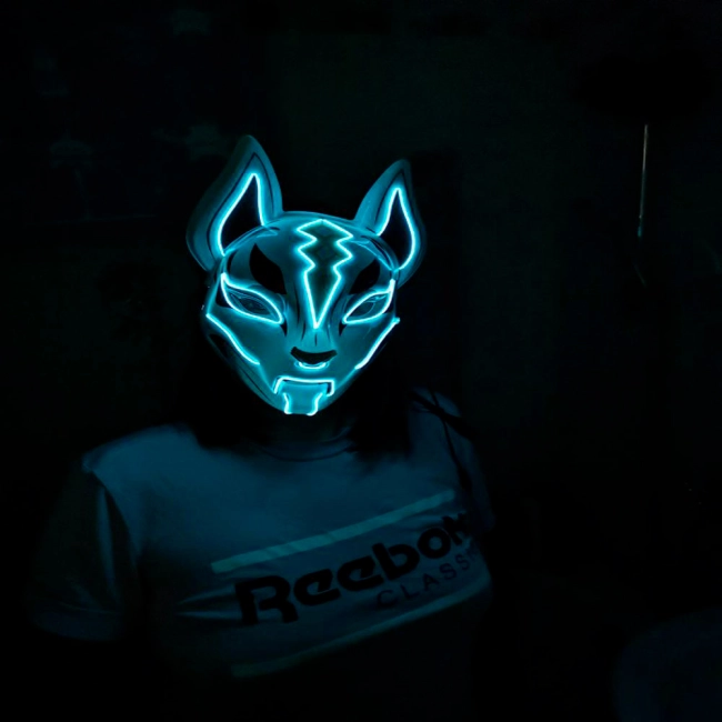 маска неоновой лисы