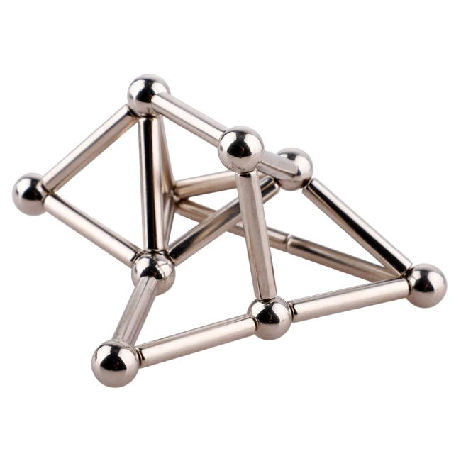 конструктор з металевих паличок та кульок