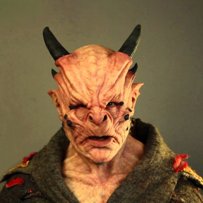 маска в виде демона