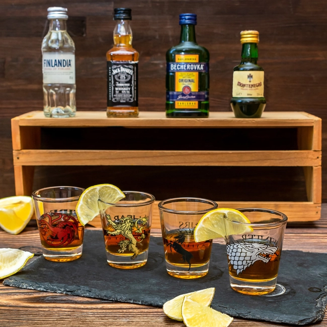 стопки з грою престолів